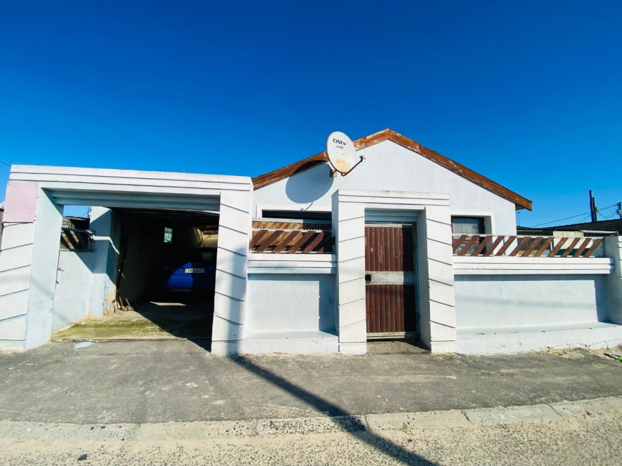 4 Bedroom Property for Sale in Umrhabulo Triangle Western Cape
